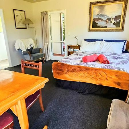 Waterwheel Cottage Upper Moutere Exterior photo